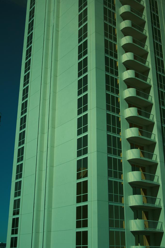 20081023 las vegas 027.jpg - Las Vegas - One of the other towers.